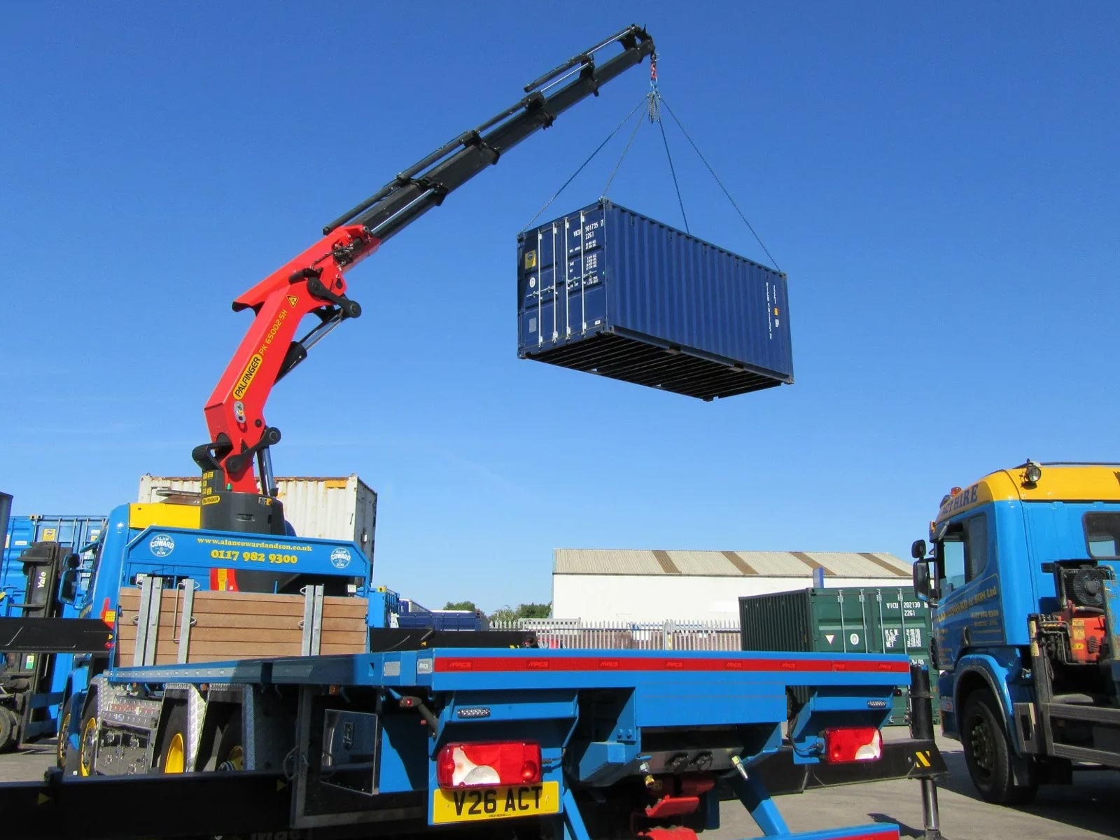 Dépose de palettes et matériaux par camion grue